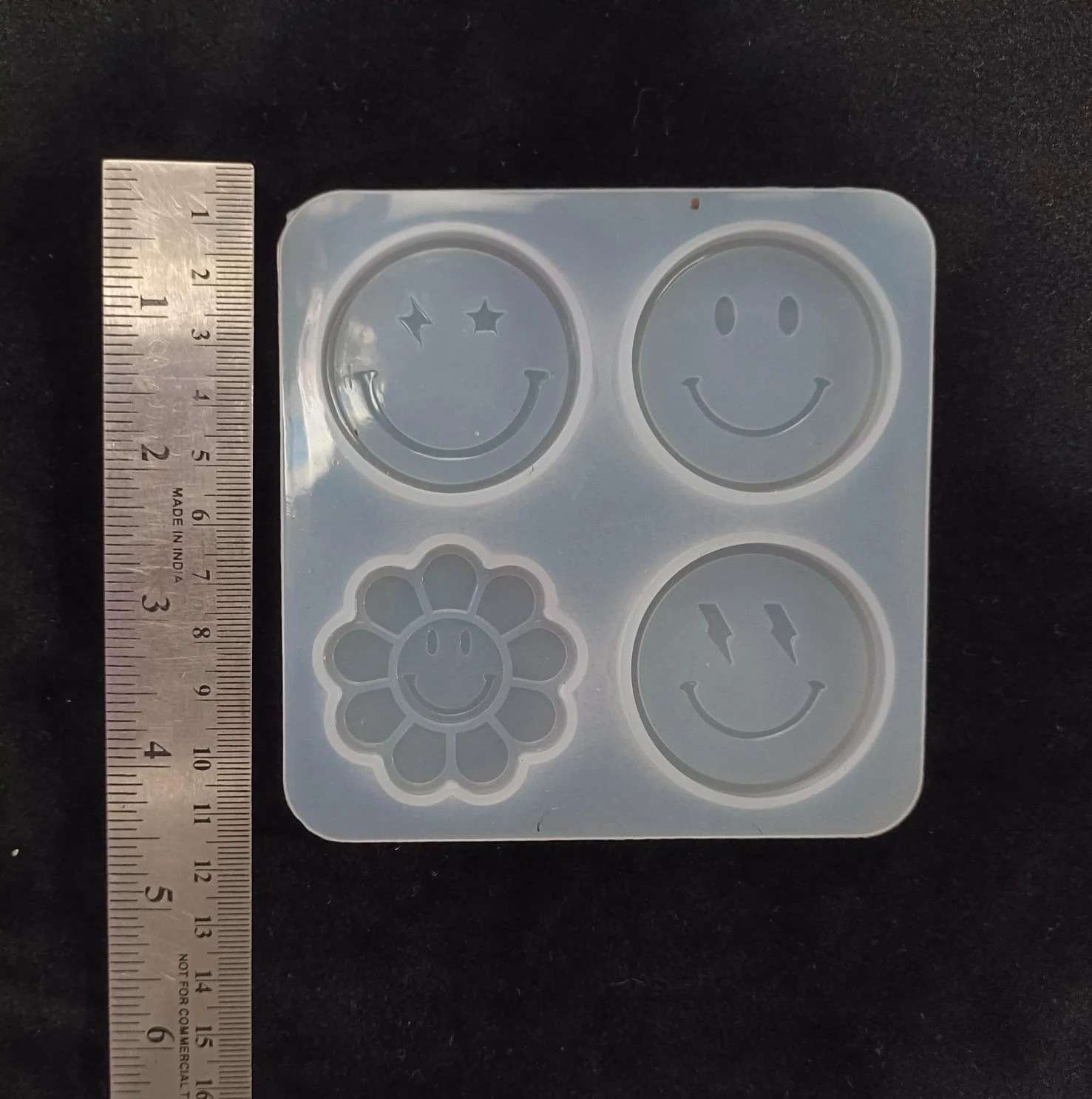 Smiley Popsocket Silicone Mould for Resin Art & DIY Crafts Smiley Popsocket Silicone Mould for Resin Art & DIY Crafts